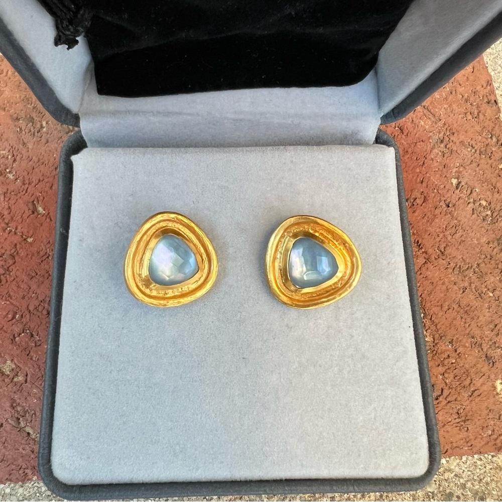 RARE Julie Vos Barcelona Stud Earrings 24k goldplated iridescent Chalcedony Blue